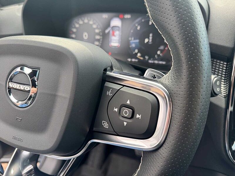 Volvo XC 40 D4 R Design Aut. 190 AWD*PREISHIT*