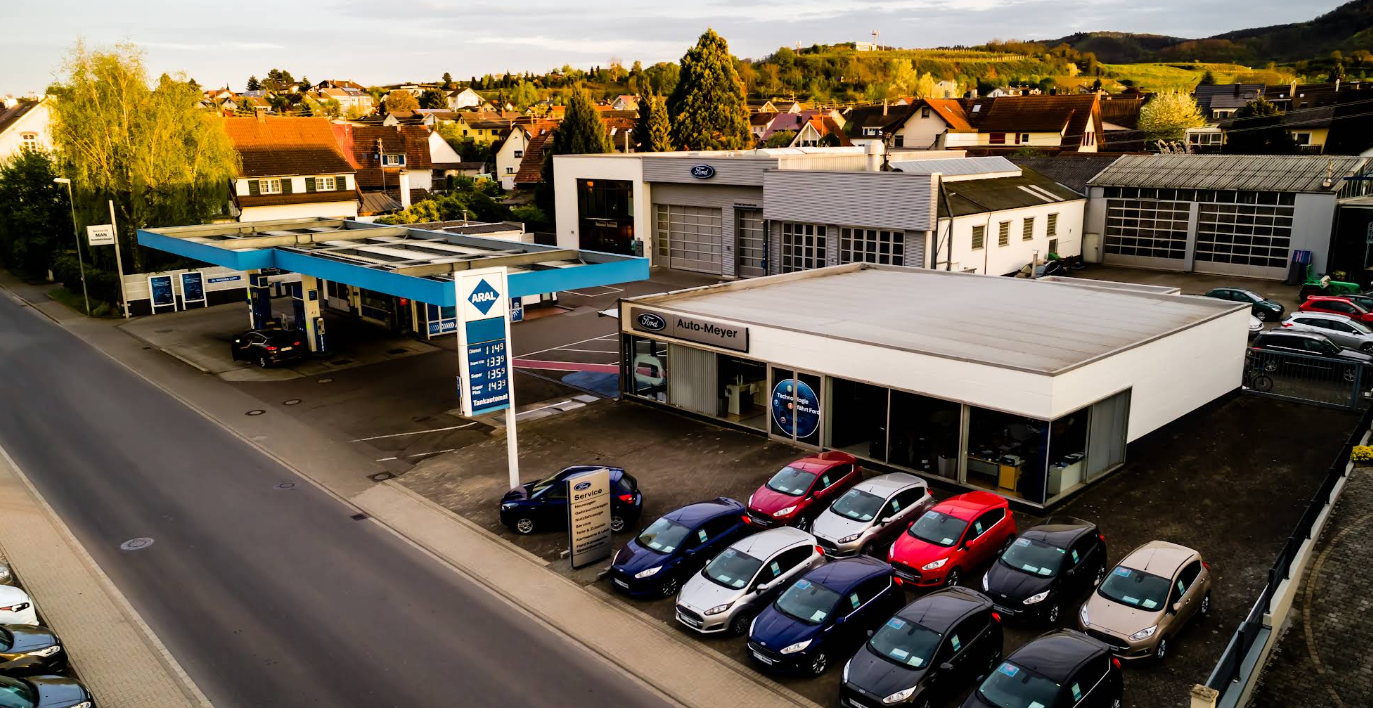 Zu sehen ist die Außenanasicht von Auto-Meyer
